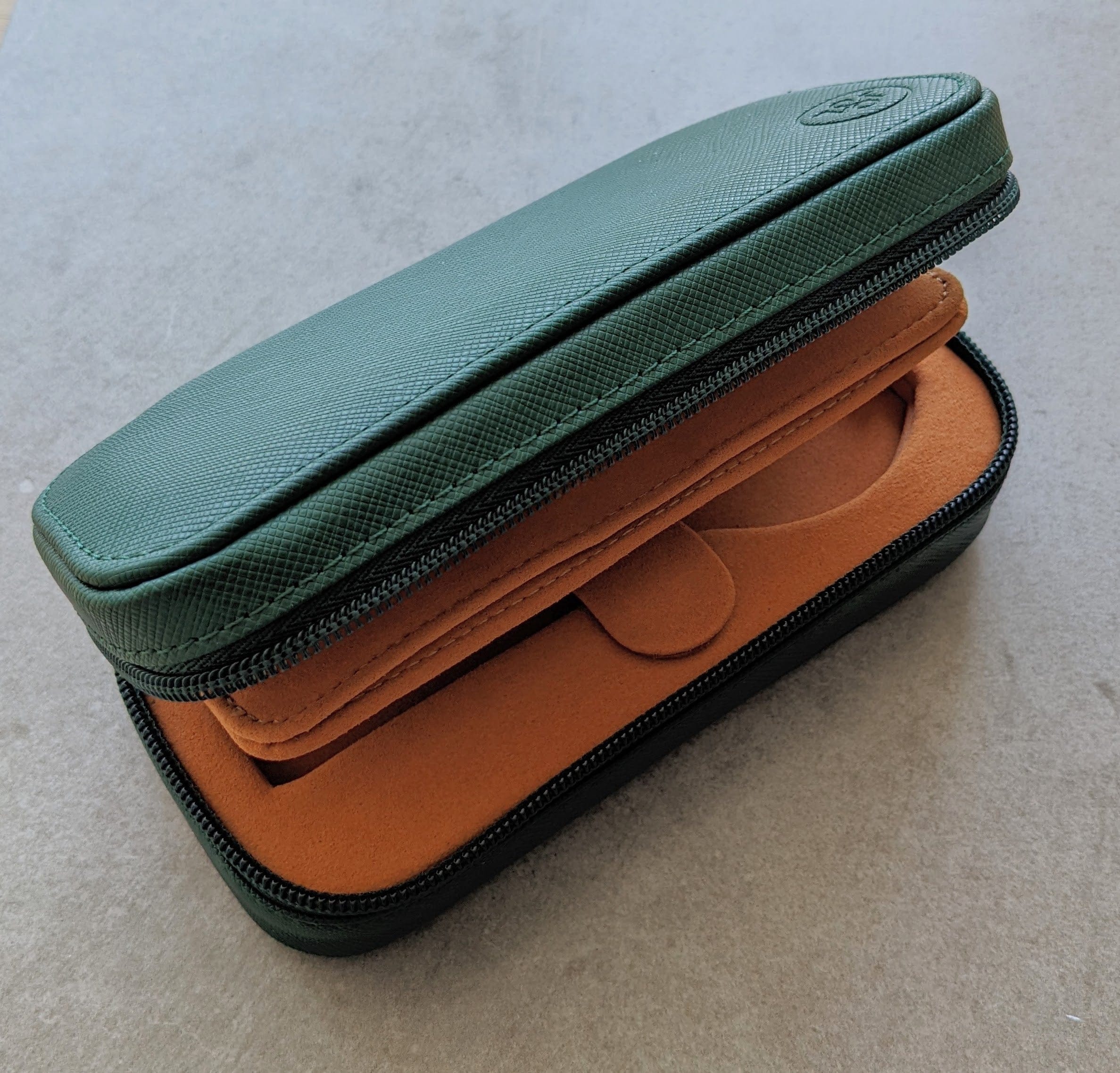 watch-travel-case-two-wacthes-green