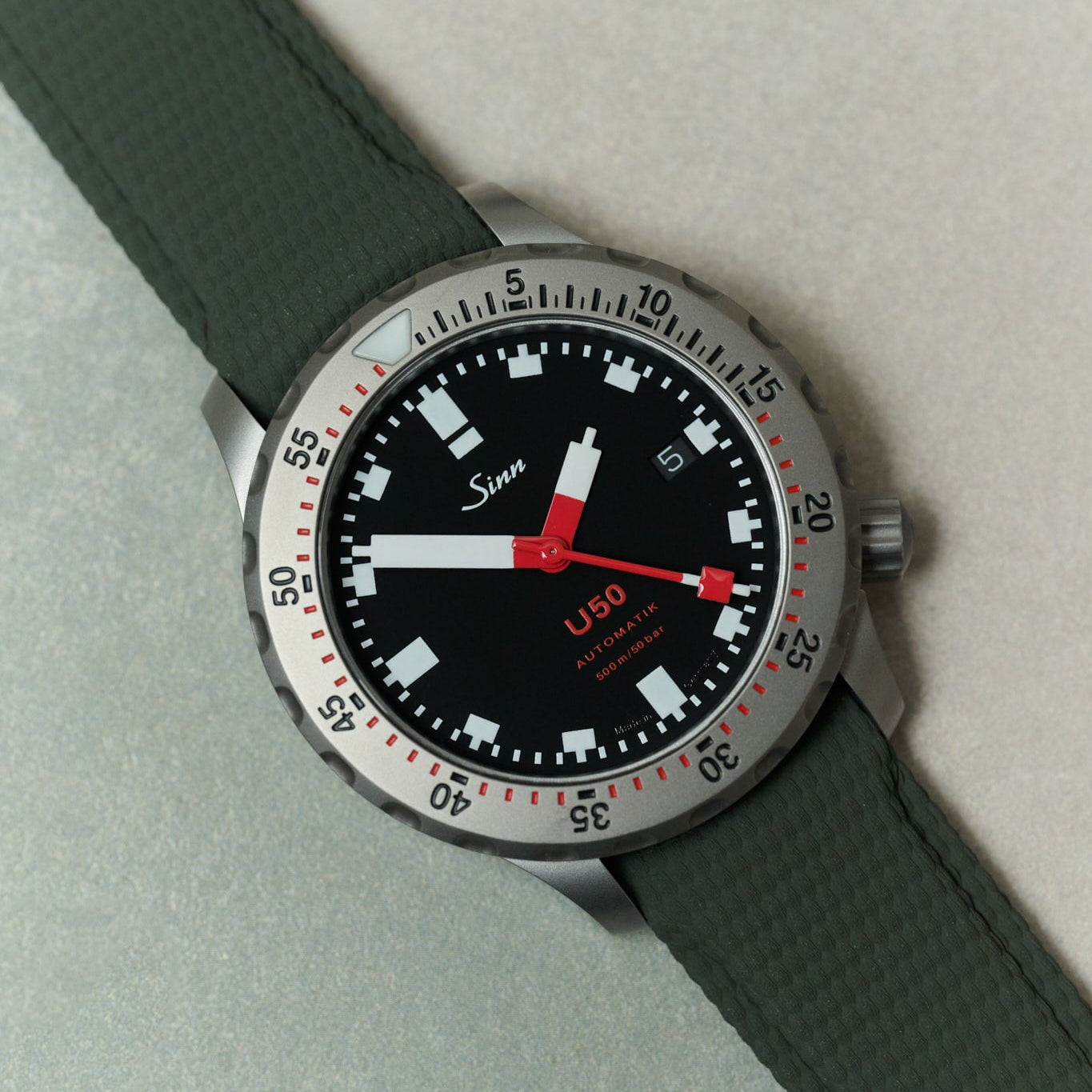 Curved Lug Rubber Strap - Green - The Strap Tailor