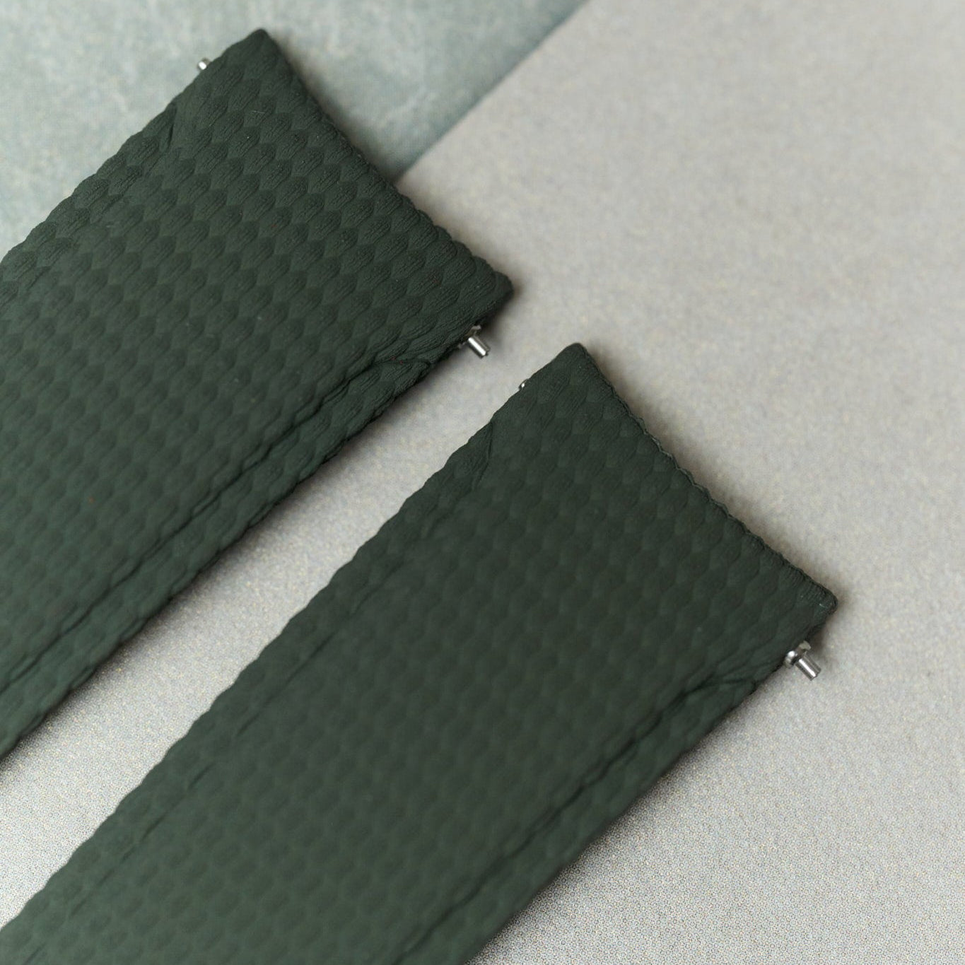 Curved Lug Rubber Strap - Green - The Strap Tailor