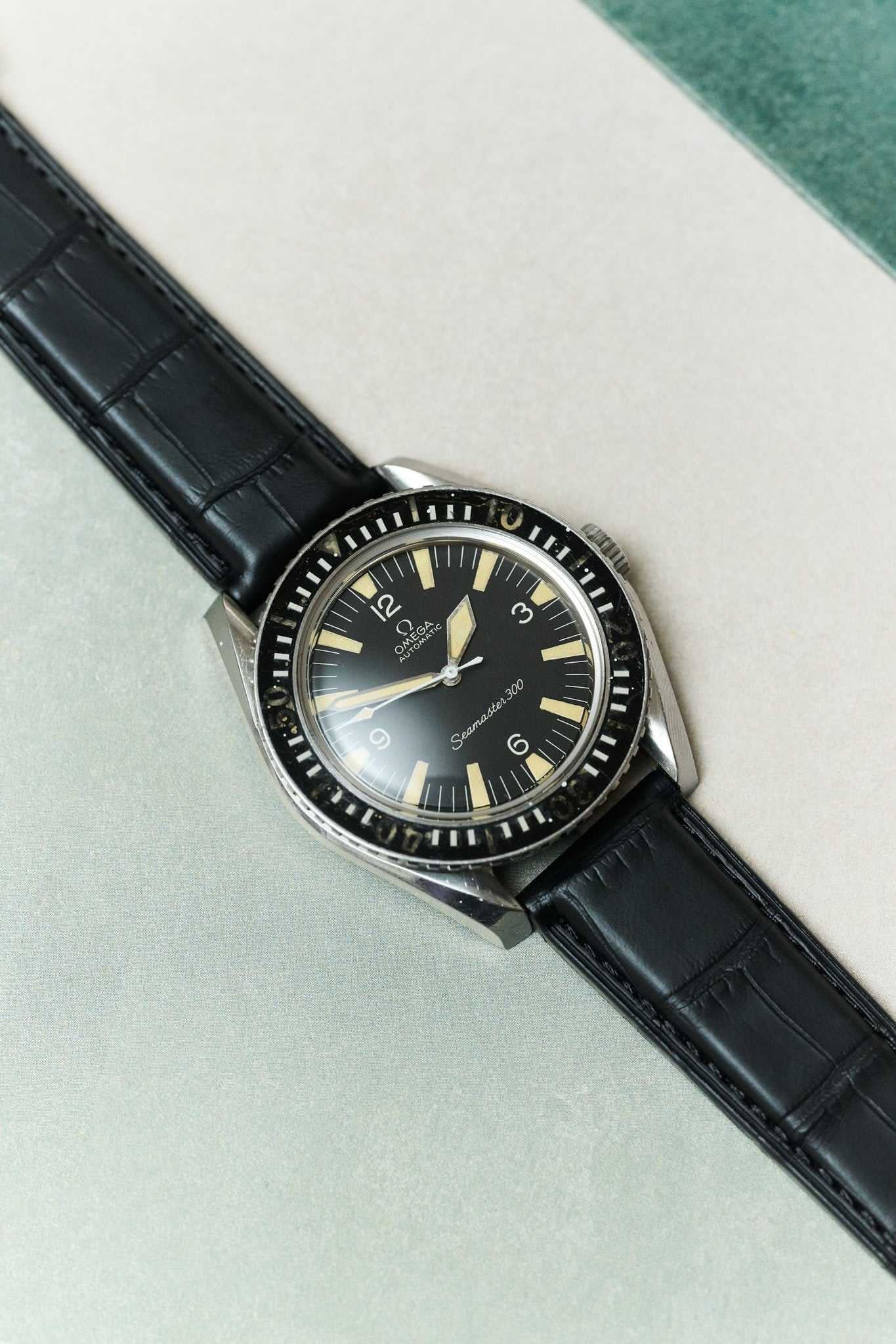 The Riviera – Croc-Embossed FKM Rubber Strap - Black - The Strap Tailor