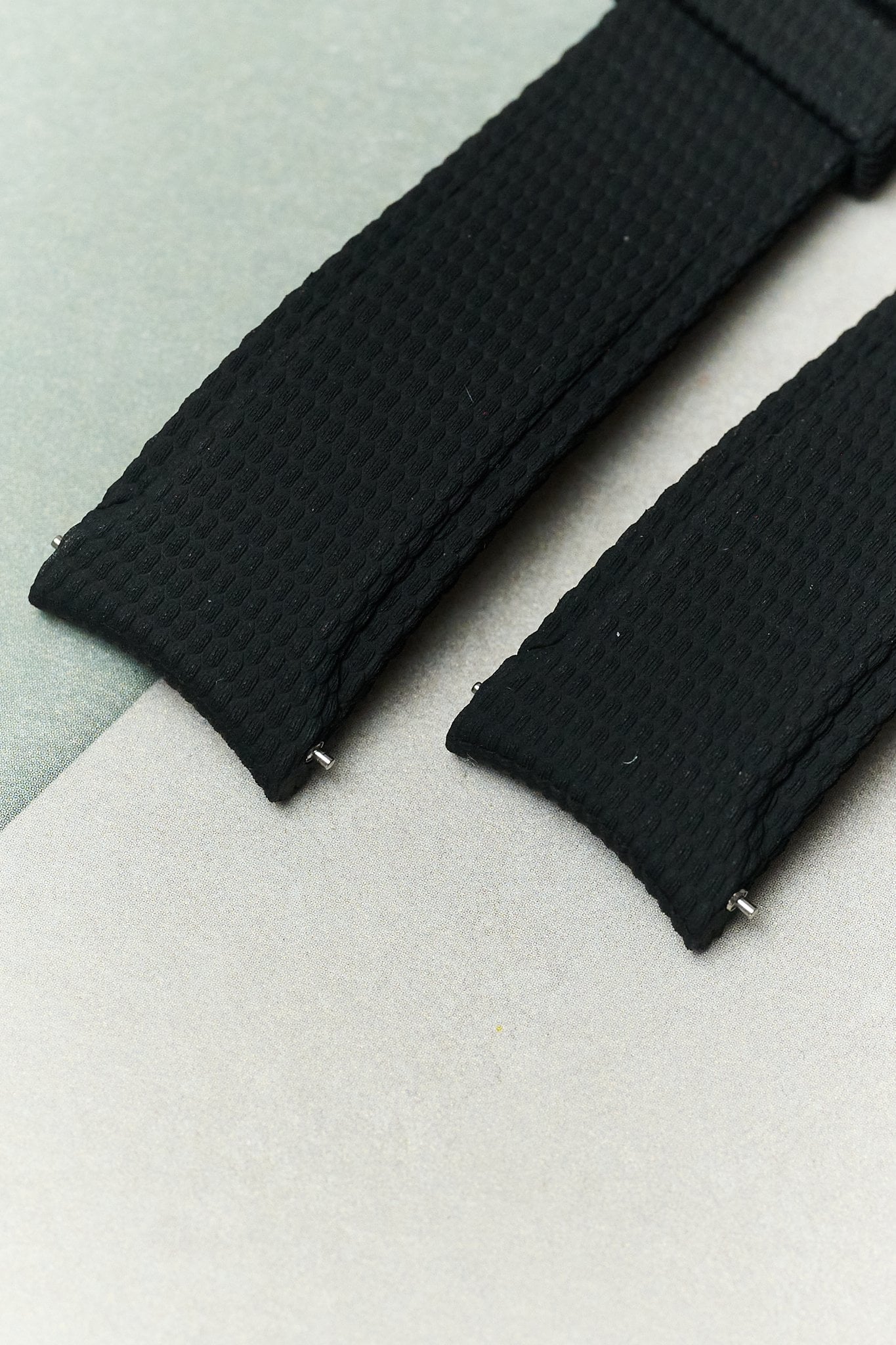 Curved Lug Rubber Strap - Black - The Strap Tailor