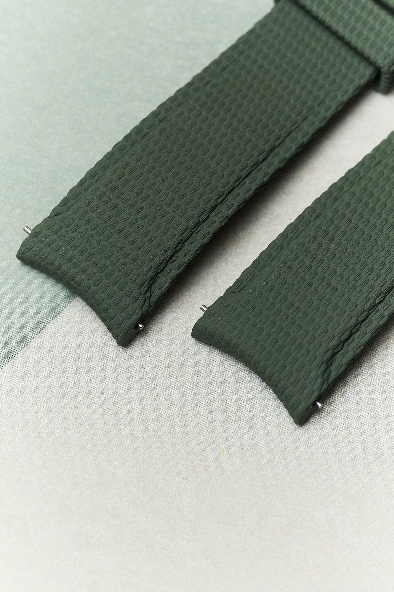 Curved Lug Rubber Strap - Green - The Strap Tailor