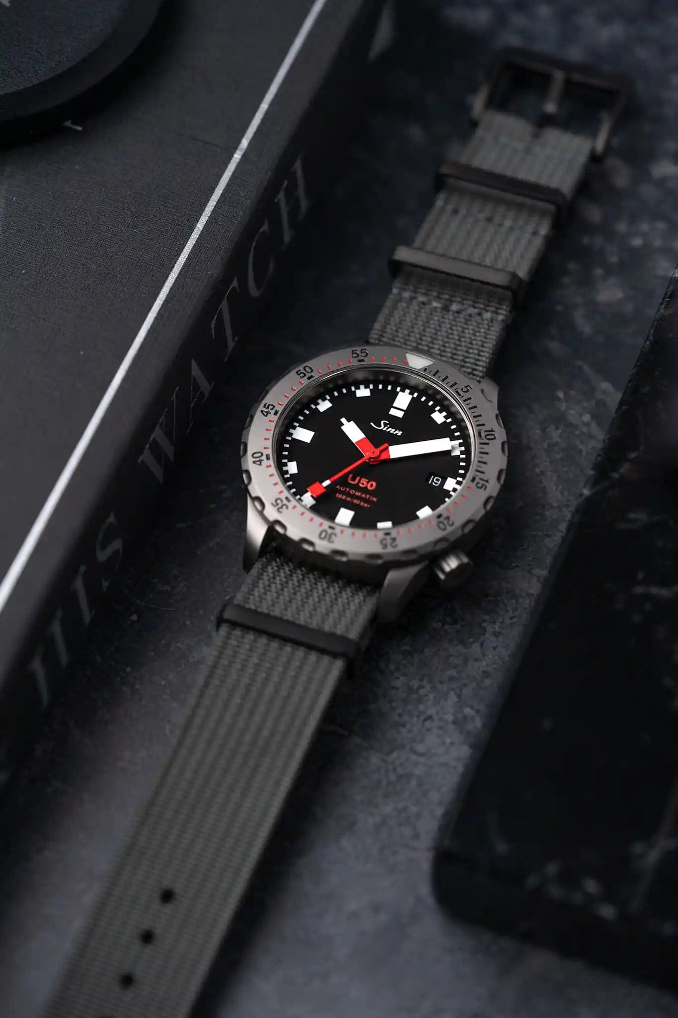 Ultra Ribbed Pvd Premium Ribbed Fabric Watch Strap - Graphite Grey PVD – The Strap Tailor