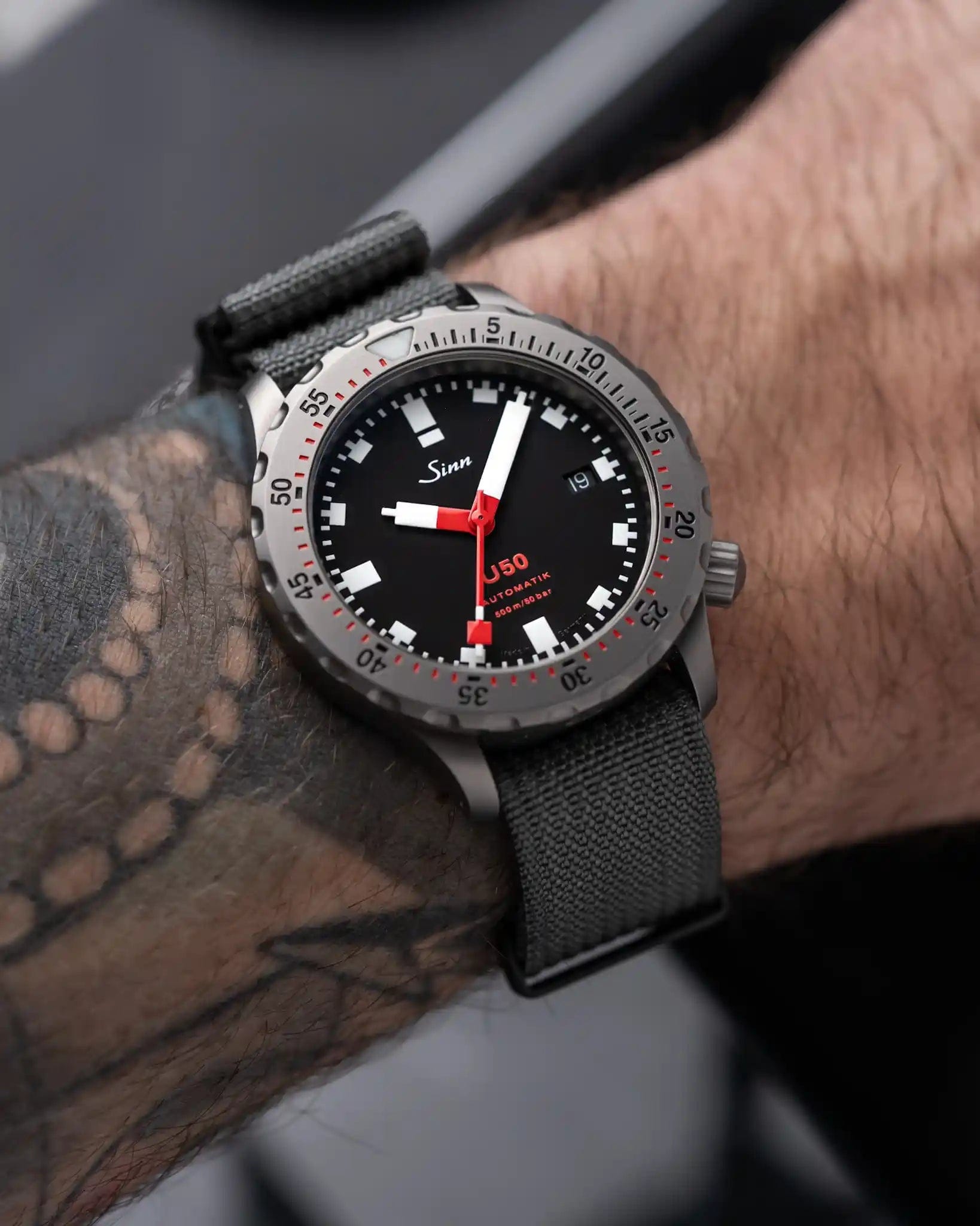 Ultra Ribbed Pvd Premium Ribbed Fabric Watch Strap - Graphite Grey PVD – The Strap Tailor