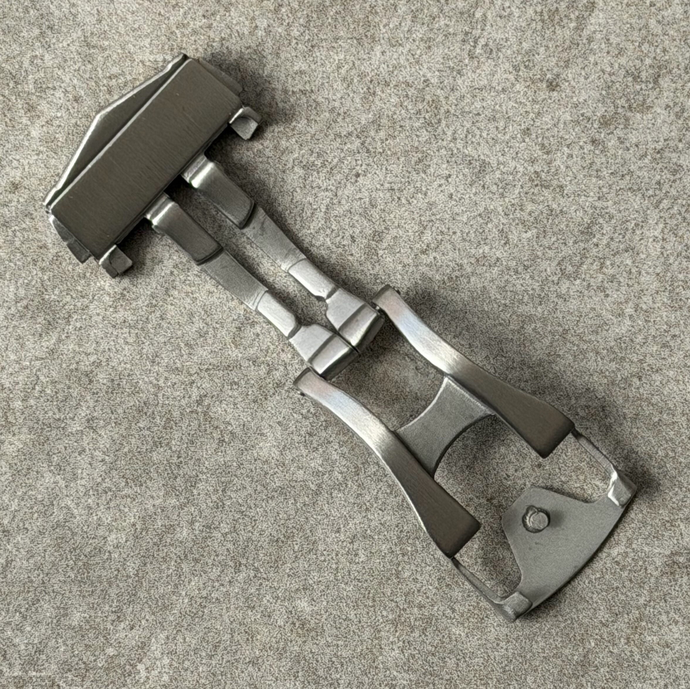 Omega-Style Deployant Clasp - The Strap Tailor