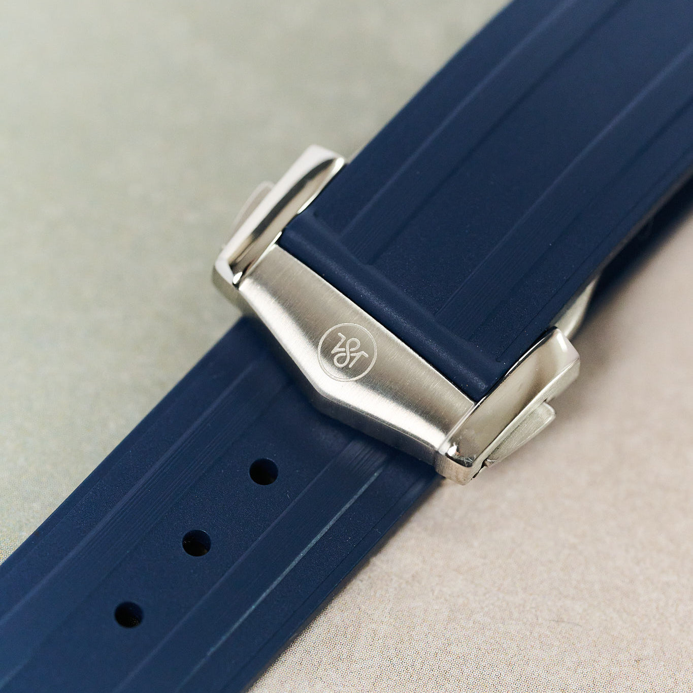 Omega Seamaster 300 Deployant Rubber Strap - Navy Blue - The Strap Tailor