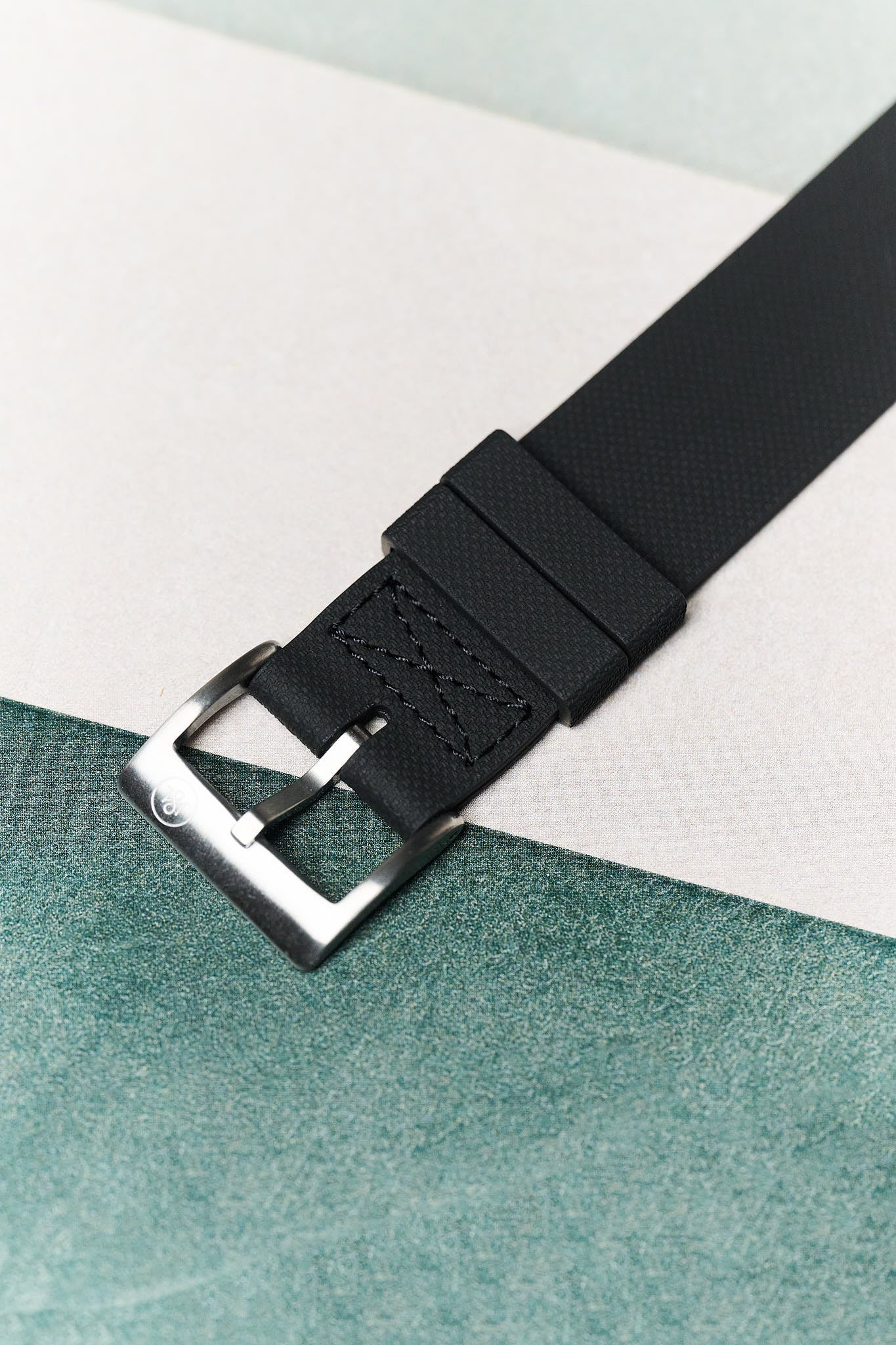 FKM Rubber One-Piece Dive Strap - Black - The Strap Tailor